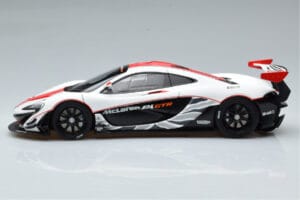 McLaren P1 GTR グロスホワイト レッドストライプ AUTOart 1:18 81541 コンポジット - 画像 4/7