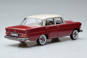 Mercedes 200 W110 レッド Norev 1:18 183706 メタル - 画像 3/7
