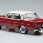 Mercedes 200 W110 レッド Norev 1:18 - image 7 of 7