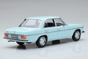 Mercedes 200 W115 Norev 1:18 183777 メタル - 画像 3/7