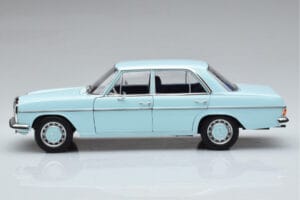 Mercedes 200 W115 Norev 1:18 183777 メタル - 画像 4/7