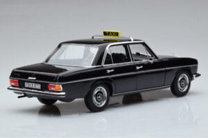 Mercedes 200 W115 タクシー Norev 1:18 183776 メタル - 画像 3/7