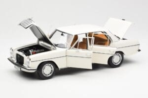 Mercedes 200 W115 ホワイト Norev 1:18 183770 メタル - 画像 2/8
