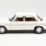 Mercedes 200 W115 ホワイト Norev 1:18 - image 4 of 8