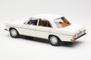 Mercedes 200 W115 ホワイト Norev 1:18 183770 メタル - 画像 7/8