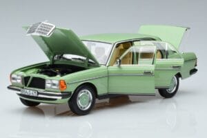 Mercedes 200 W123 グリーン Norev 1:18 183796 メタル - 画像 2/7