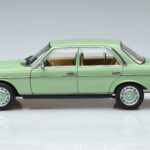Mercedes 200 W123 グリーン Norev 1:18 183796 メタル - image 4 of 7