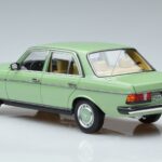 Mercedes 200 W123 グリーン Norev 1:18 183796 メタル - image 6 of 7