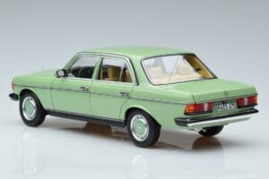 Mercedes 200 W123 グリーン Norev 1:18 183796 メタル - 画像 6/7