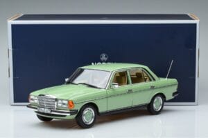 Mercedes 200 W123 グリーン Norev 1:18 183796 メタル - 画像 7/7