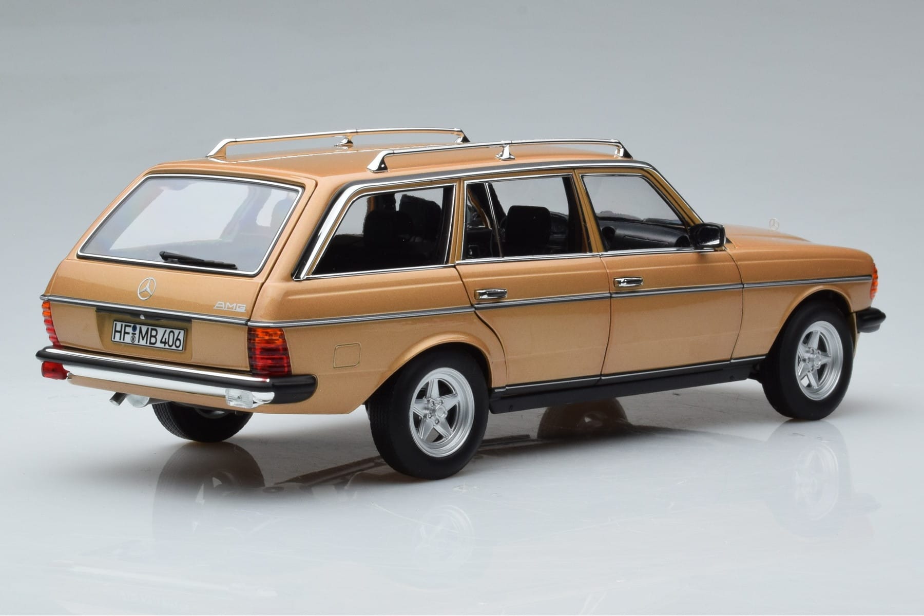 Mercedes 200T S123 AMG Package ベージュ Norev 1:18 183739 メタル - 画像 3/9