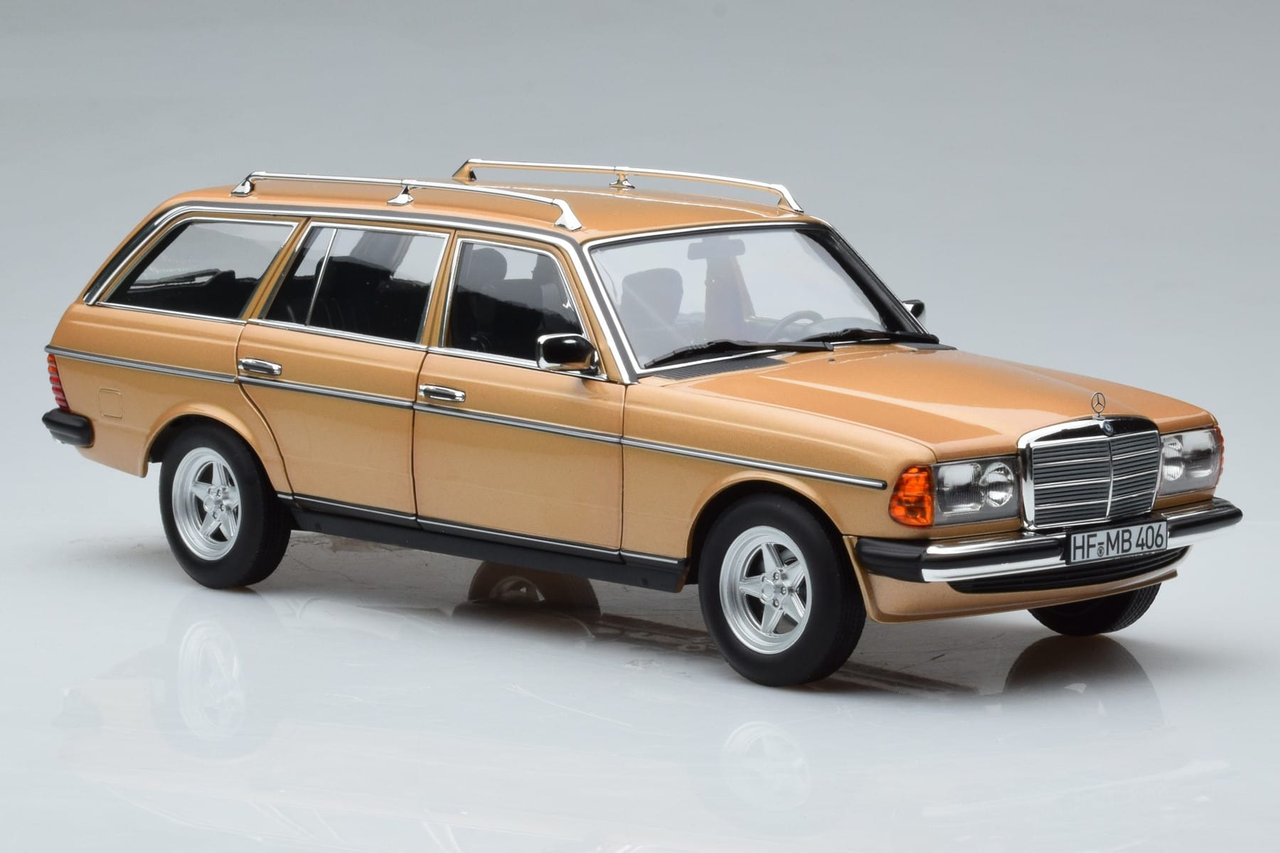 Mercedes 200T S123 AMG Package ベージュ Norev 1:18 183739 メタル - 画像 6/9