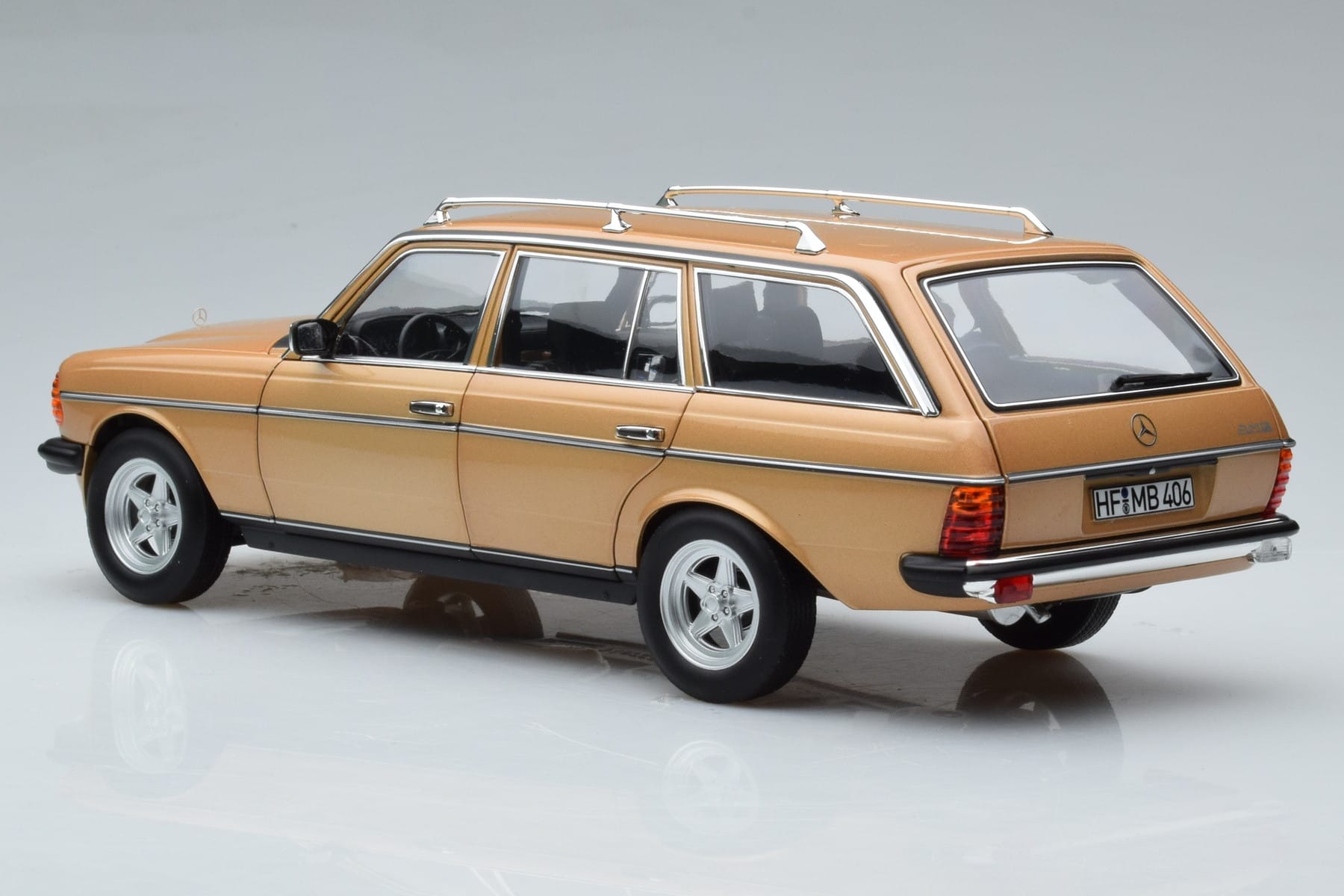 Mercedes 200T S123 AMG Package ベージュ Norev 1:18 183739 メタル - 画像 7/9
