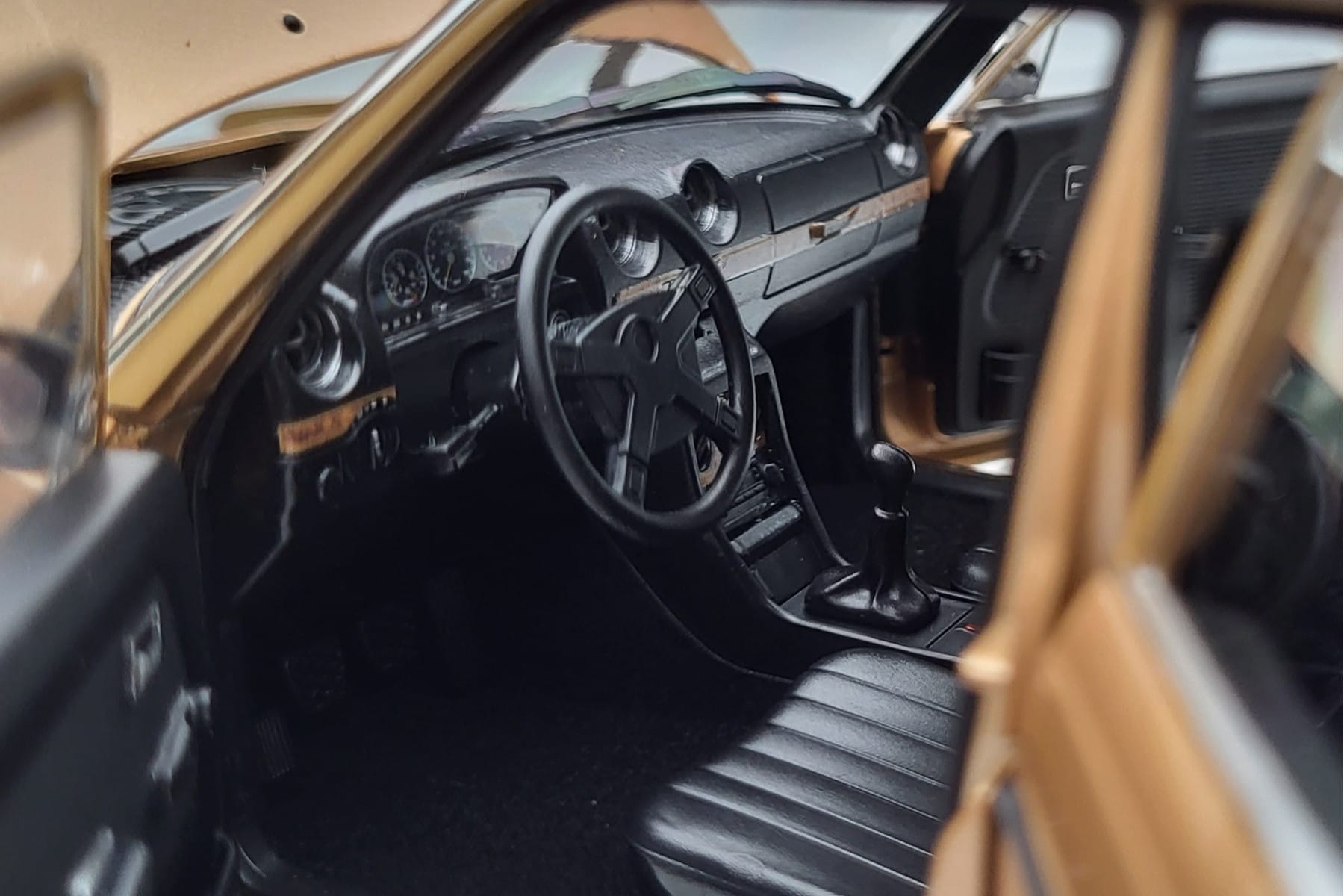 Mercedes 200T S123 AMG Package ベージュ Norev 1:18 183739 メタル - 画像 8/9