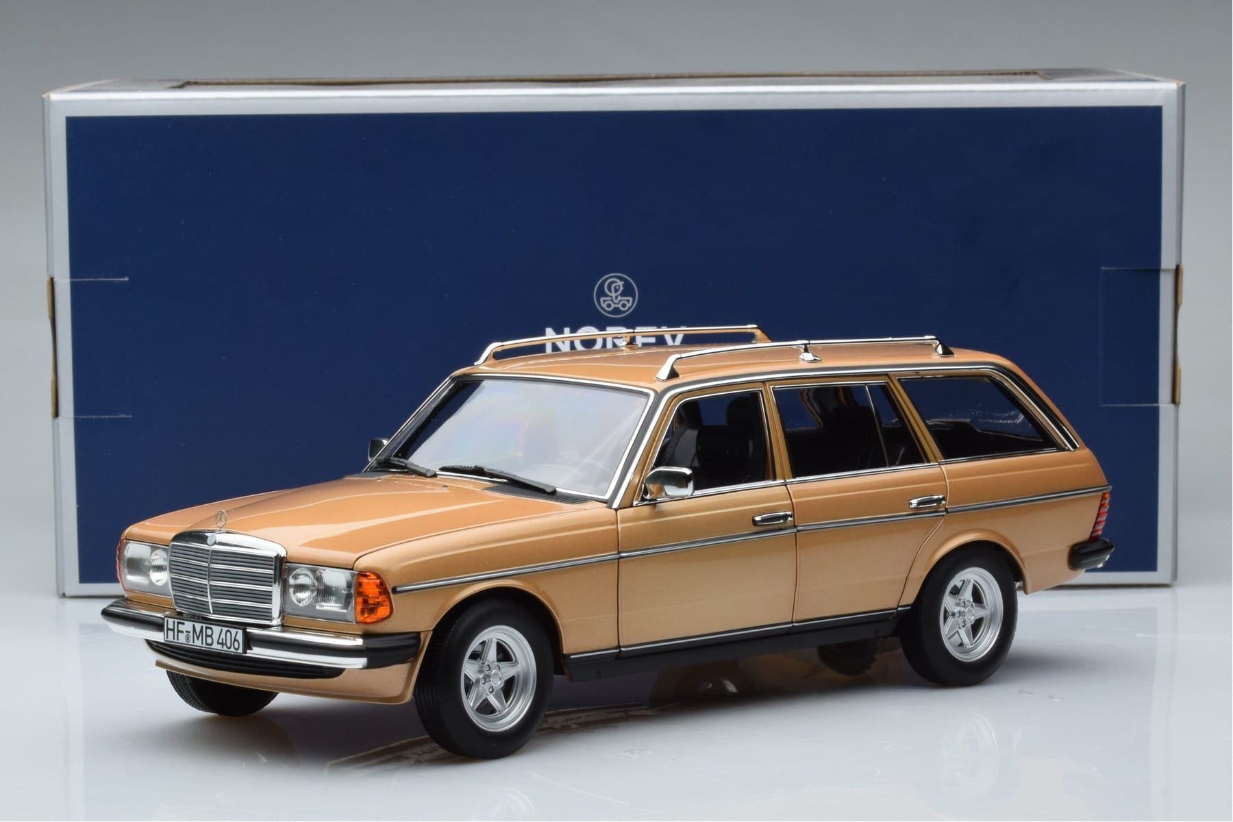 Mercedes 200T S123 AMG Package ベージュ Norev 1:18 183739 メタル - 画像 9/9