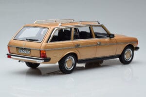 Mercedes 200T S123 ベージュ Norev 1:18 183738 メタル - 画像 3/9