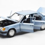 Mercedes 230E W124 ライトブルー メタリック Norev 1:18 - image 2 of 8