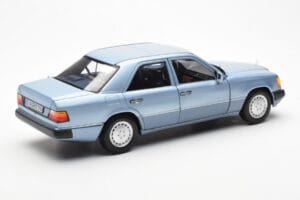 Mercedes 230E W124 ライトブルー メタリック Norev 1:18 183945 メタル - 画像 3/8
