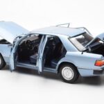 Mercedes 230E W124 ライトブルー メタリック Norev 1:18 - image 5 of 8