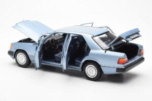 Mercedes 230E W124 ライトブルー メタリック Norev 1:18 183945 メタル - 画像 5/8