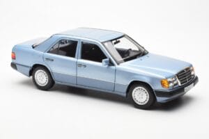 Mercedes 230E W124 ライトブルー メタリック Norev 1:18 183945 メタル - 画像 6/8