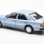 Mercedes 230E W124 ライトブルー メタリック Norev 1:18 - image 7 of 8