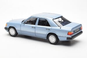 Mercedes 230E W124 ライトブルー メタリック Norev 1:18 183945 メタル - 画像 7/8