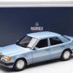 Mercedes 230E W124 ライトブルー メタリック Norev 1:18 - image 8 of 8