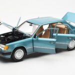 Mercedes 230E W124 ベリルメタリック ディーラーエディション Norev 1:18 - image 2 of 8