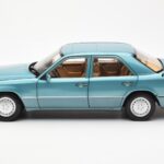Mercedes 230E W124 ベリルメタリック ディーラーエディション Norev 1:18 - image 4 of 8