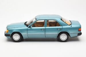 Mercedes 230E W124 ベリルメタリック ディーラーエディション Norev 1:18 B66040698 メタル - 画像 4/8