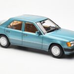 Mercedes 230E W124 ベリルメタリック ディーラーエディション Norev 1:18 - image 6 of 8