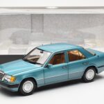 Mercedes 230E W124 ベリルメタリック ディーラーエディション Norev 1:18 - image 8 of 8