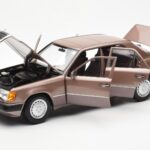 Mercedes 230E W124 ローズウッドメタリック ディーラーエディション Norev 1:18 - image 2 of 8