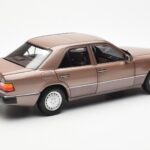 Mercedes 230E W124 ローズウッドメタリック ディーラーエディション Norev 1:18 - image 3 of 8
