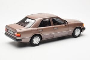 Mercedes 230E W124 ローズウッドメタリック ディーラーエディション Norev 1:18 B66040697 メタル - 画像 3/8
