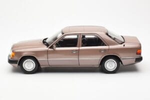Mercedes 230E W124 ローズウッドメタリック ディーラーエディション Norev 1:18 B66040697 メタル - 画像 4/8
