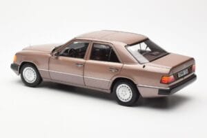 Mercedes 230E W124 ローズウッドメタリック ディーラーエディション Norev 1:18 B66040697 メタル - 画像 7/8