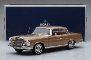 Mercedes 250 SE Coupe W111 ゴールドメタリック Norev 1:18 183759 メタル - 画像 7/7