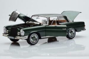 Mercedes 250 SE Coupe W111 グリーンメタリック リミテッドエディション Norev 1:18 183764 メタル - 画像 2/7