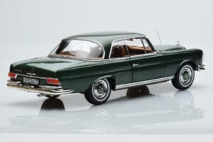 Mercedes 250 SE Coupe W111 グリーンメタリック リミテッドエディション Norev 1:18 183764 メタル - 画像 3/7
