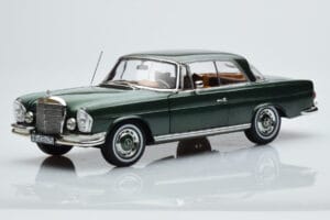 Mercedes 250 SE Coupe W111 グリーンメタリック リミテッドエディション Norev 1:18 183764 メタル
