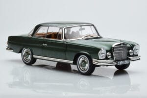 Mercedes 250 SE Coupe W111 グリーンメタリック リミテッドエディション Norev 1:18 183764 メタル - 画像 5/7
