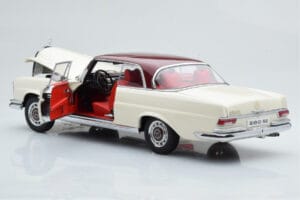 Mercedes 280 SE W108 ホワイト AUTOart 1:18 76287 メタル - 画像 3/8