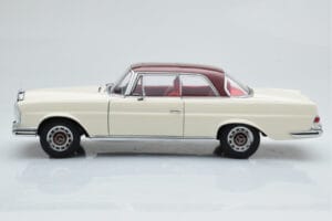 Mercedes 280 SE W108 ホワイト AUTOart 1:18 76287 メタル - 画像 5/8