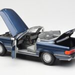 Mercedes 300 SL R107 ノーティカルブルー Norev 1:18 - image 5 of 8