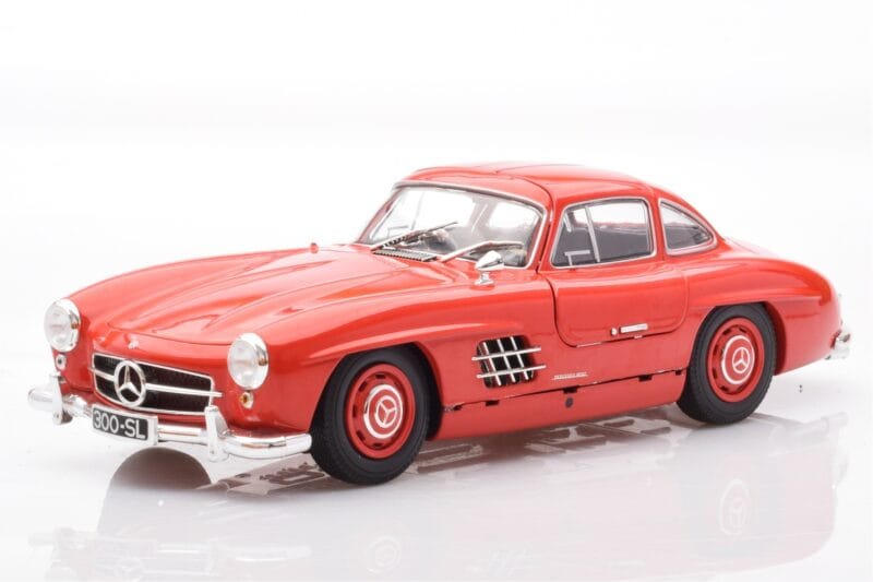 Mercedes 300 SL W198 Gullwing レッド Minichamps 1:18