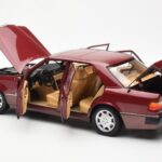 Mercedes 500E W124 レッドメタリック ディーラーエディション Norev 1:18 - image 5 of 8