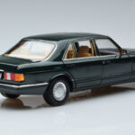 Mercedes 560 SEL W126 ダークグリーンメタリック Norev 1:18 - image 3 of 7