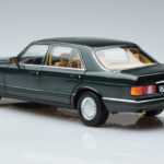 Mercedes 560 SEL W126 ダークグリーンメタリック Norev 1:18 - image 6 of 7